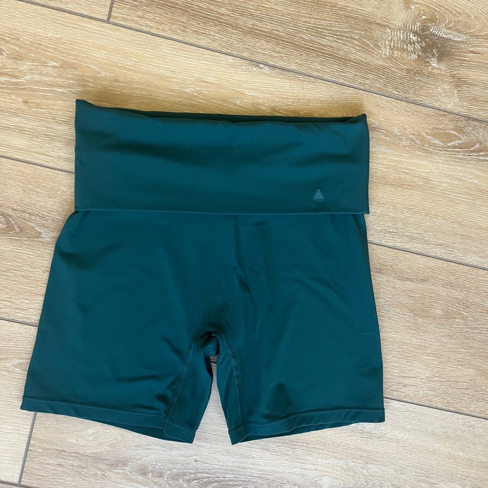 Vitality cloud ii Women's foldover High-Waisted Shorts